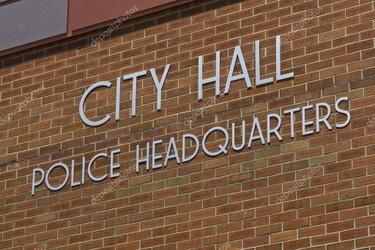 Sitzungssaal des Kreistags mit Teilnehmern